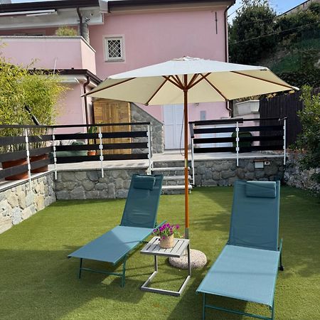 Casa Vacanze La Villetta Tra Cinque Terre E Versilia Ameglia Exterior foto