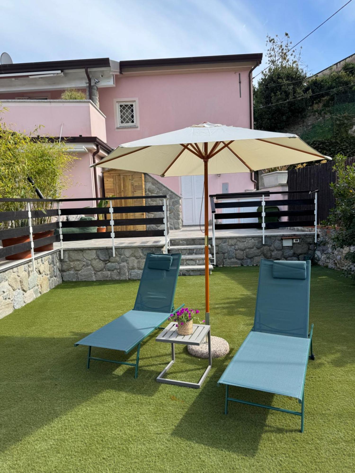 Casa Vacanze La Villetta Tra Cinque Terre E Versilia Ameglia Exterior foto