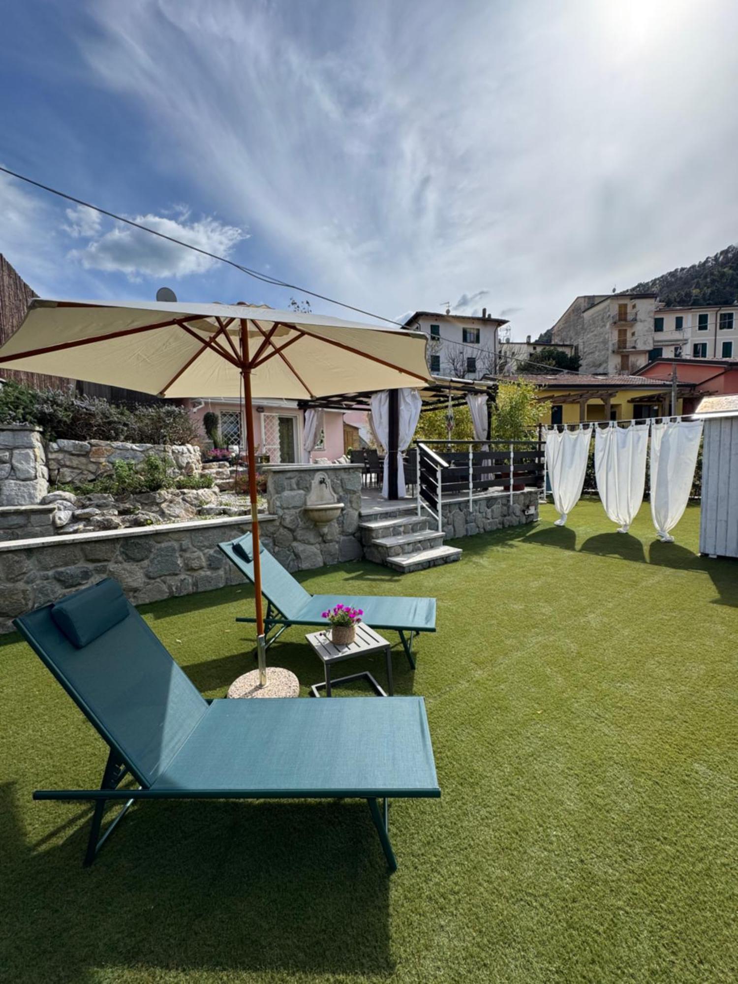 Casa Vacanze La Villetta Tra Cinque Terre E Versilia Ameglia Exterior foto