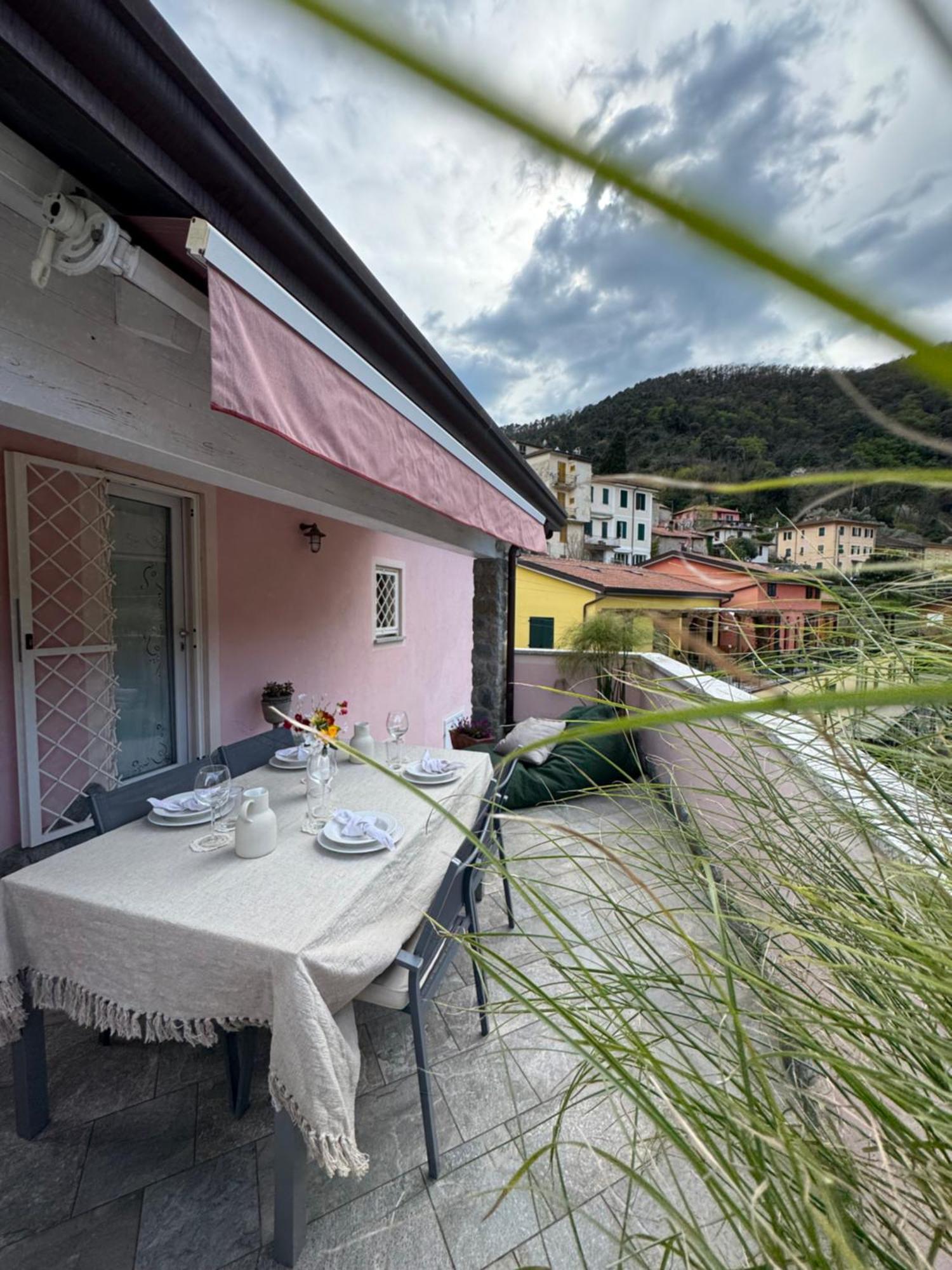 Casa Vacanze La Villetta Tra Cinque Terre E Versilia Ameglia Exterior foto